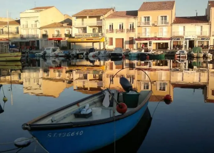 En Plein Centre A 100m Du Port Mèze