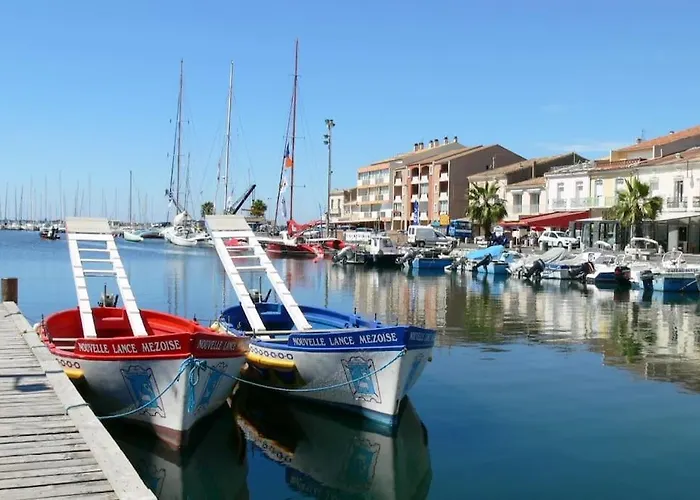 En Plein Centre A 100m Du Port Mèze